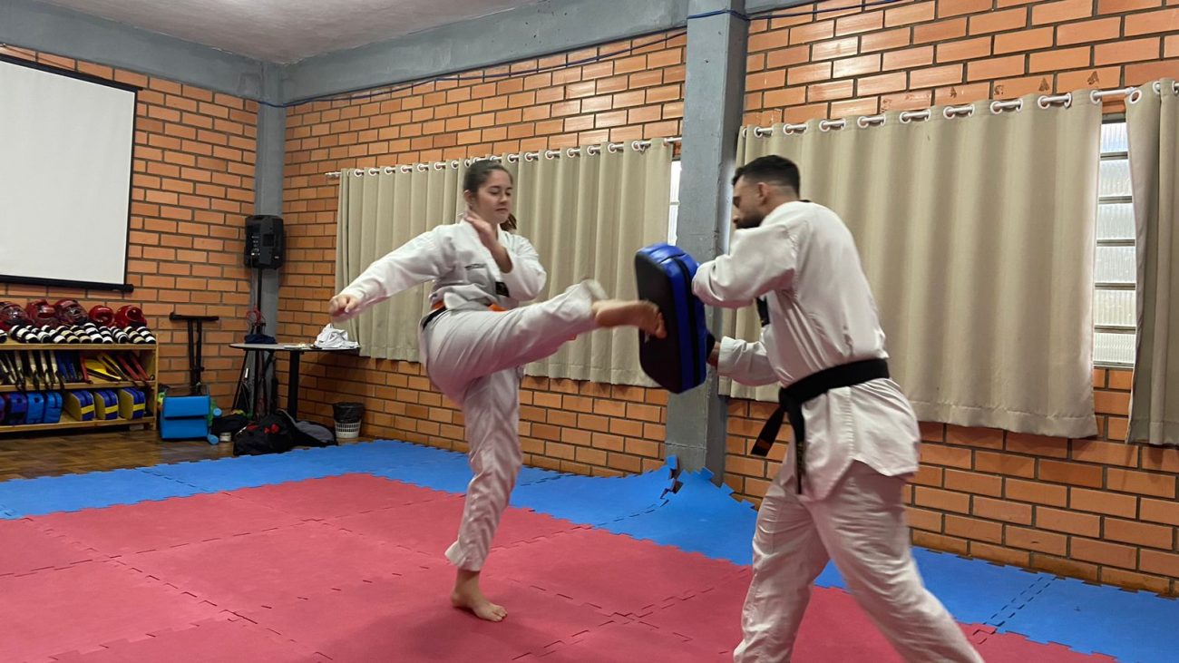 Sob a orientação do treinador, Mahatma Ghandy, a preparação da atleta para a competição nacional foi intensa. - Valeria Cenci/ND Mais