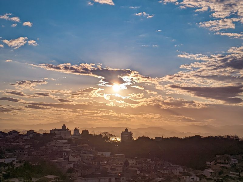 Chuvas isoladas dão espaço para um fim de semana com sol em SC