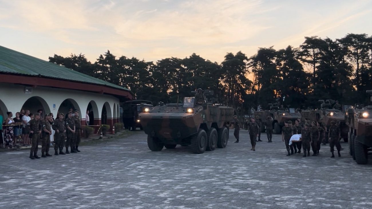 Exército marcou presença no último adeus aos jovens atletas - Record TV/Divulgação/ND