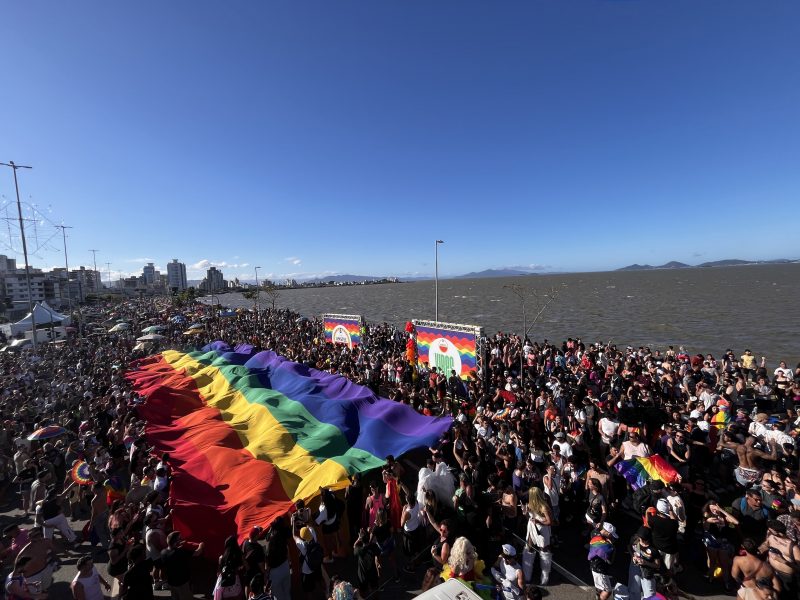 17ª edição da Parada do Orgulho LGBTI+ coloriu as ruas de Florianópolis