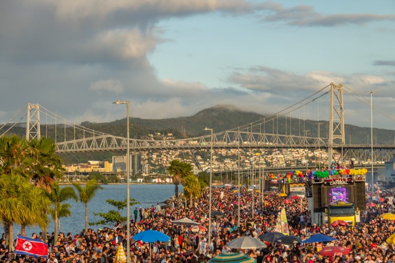 17ª Parada do Orgulho LGBTI+ ocorre no domingo, 17 de novembro