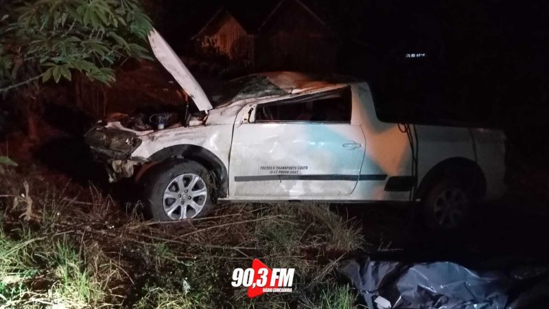 Saveiro destruída após acidente na BR-470 em Pouso Redondo