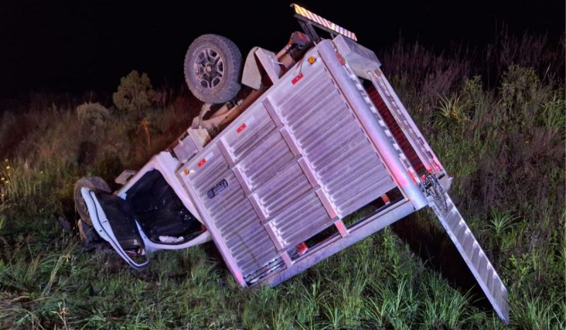 Condutor da Hilux teve ferimentos leves e foi encaminhado para atendimento hospitalar