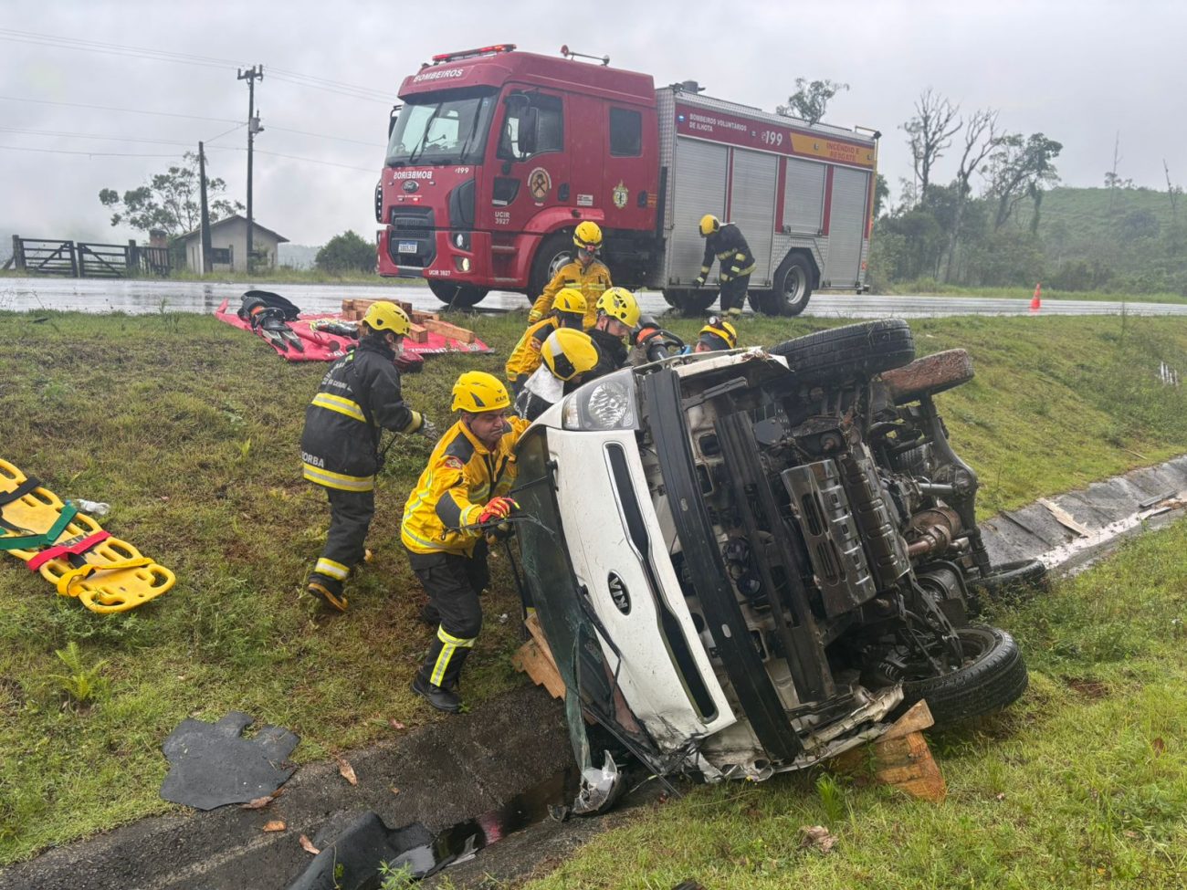 Caminhão ficou completamente destruído - Divulgação/Reprodução/ND