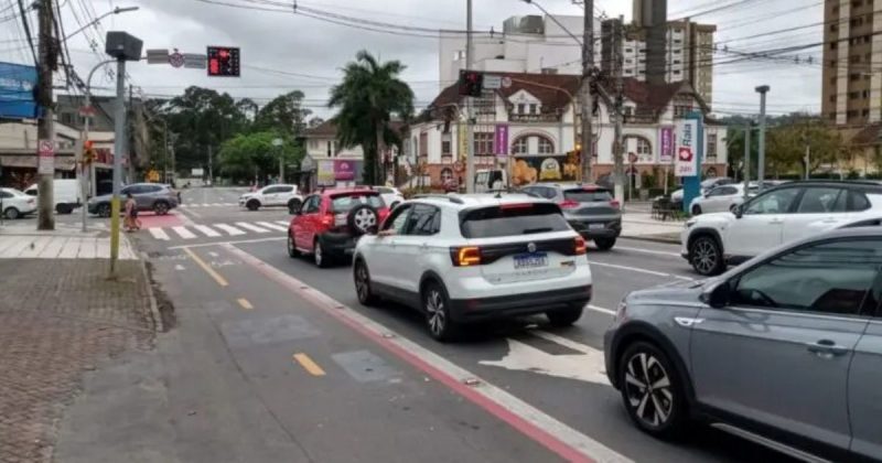 Trânsito provocado por radares em Blumenau