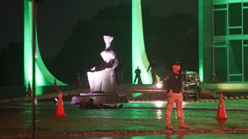 Explosões em Brasília aconteceram na Praça dos Três Poderes, onde ficam os prédios das principais instituições políticas e judiciárias do país - Foto: Agência Estado/ND