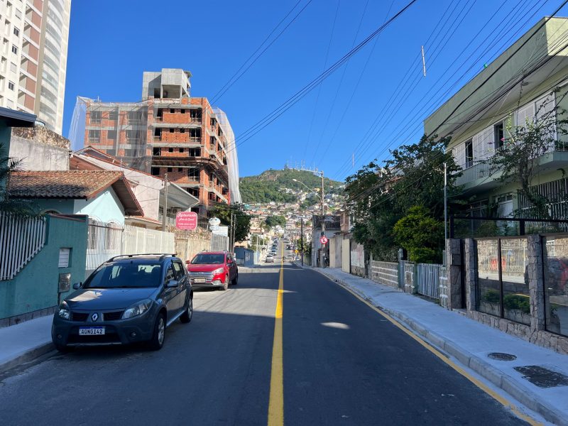 Revitalização transforma acesso ao Morro do 25 na Agronômica em Florianópolis