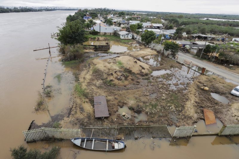 Cidade destruida pela chuva e por enchentes 