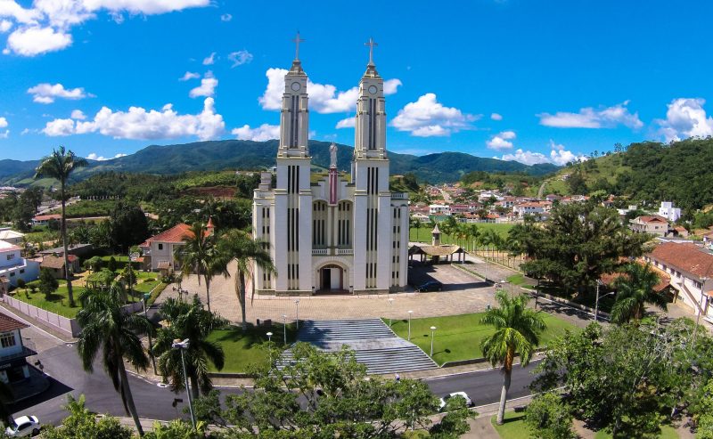 Igreja de Antônio Carlos, na Grande Florianópolis, vista de cima