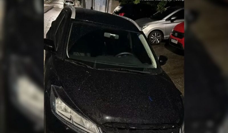 Assalto de Nissan Kicks desencadeou perseguição e tiroteio na Grande Florianópolis, foto mostra carro preto