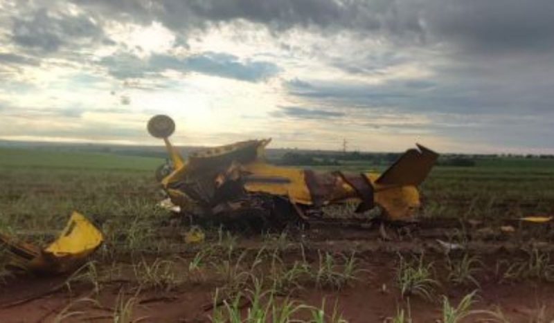 Aeronave bateu em uma rede de alta tensão e colidiu contra o solo