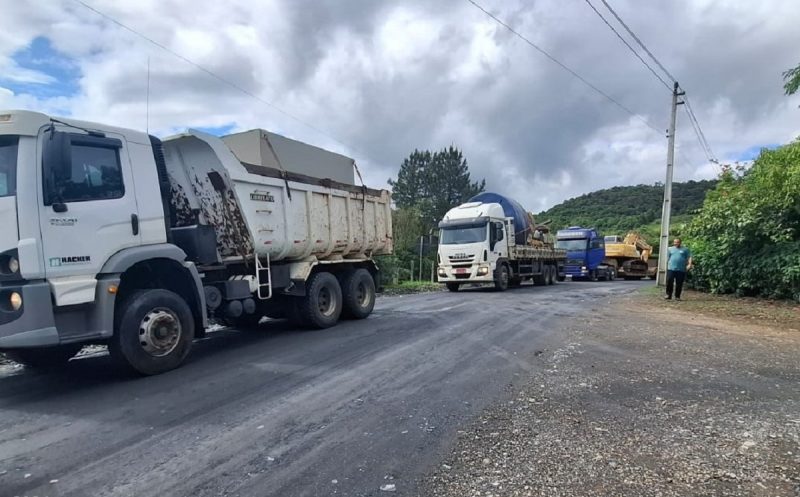 Máquinas chegam na barragem de Ituporanga 