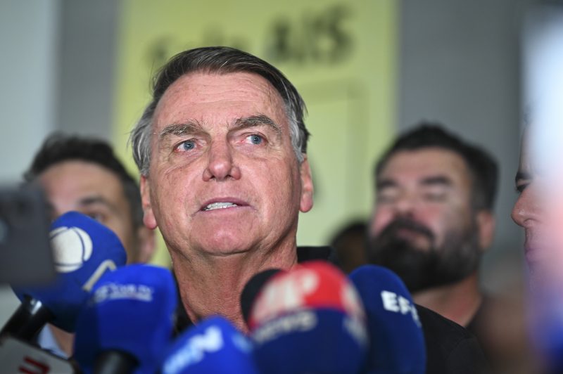 Bolsonaro diz que acusações contra ele são "terríveis" e "levianas" 