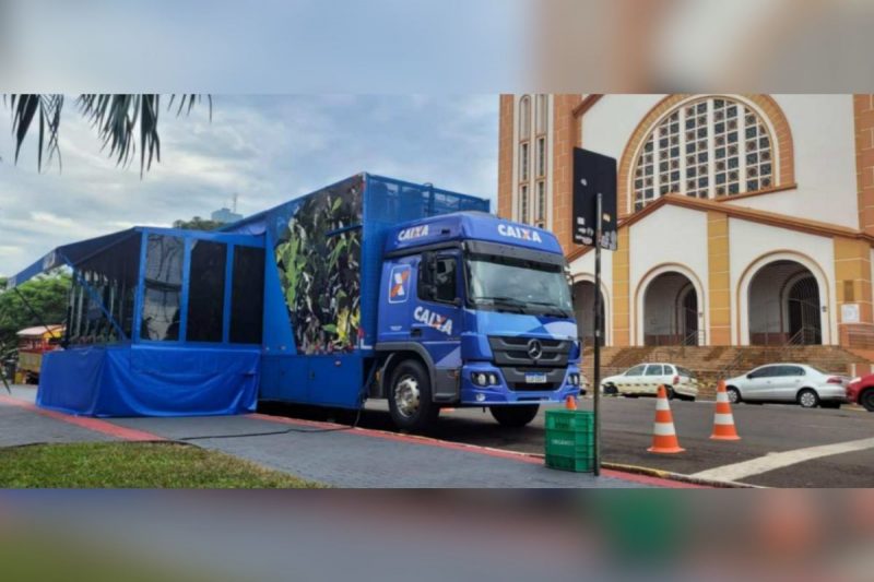 Caminhão da Caixa está na Praça Coronel Bertaso para atendimento