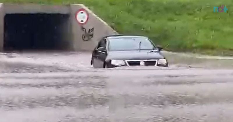 Imagem mostra motoristas se arriscando no túnel do são roque completamente submerso em Itajaí