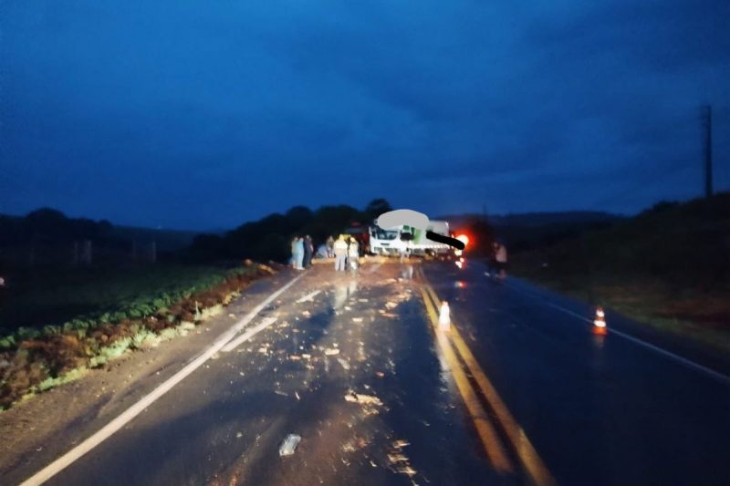 local do acidente com pouca nebulosidade devido à chuva