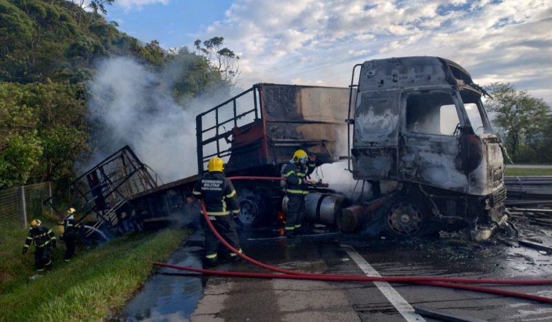 Acidentes deixam trânsito lento na Grande Florianópolis nesta sexta-feira (8)