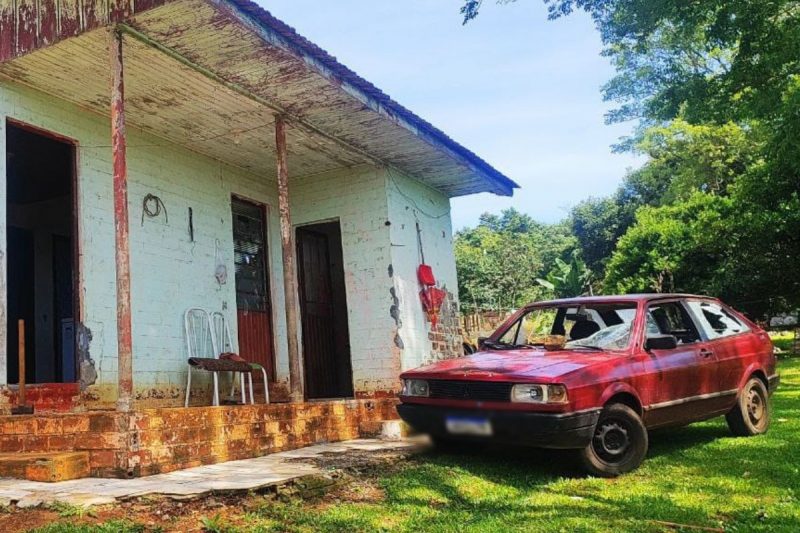 local alvejado por tiros onde homem e filho de 5 anos estavam