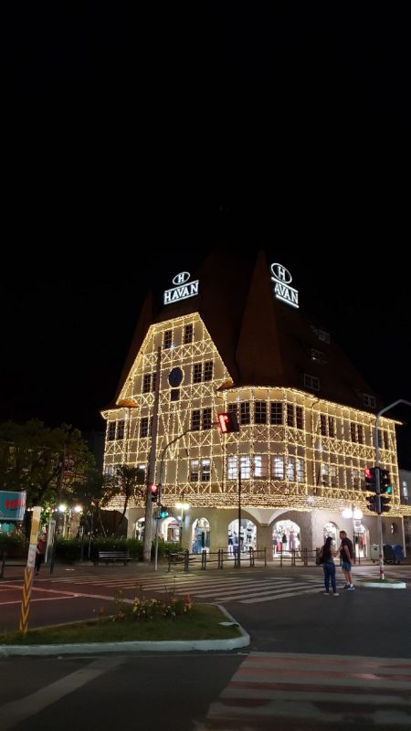 Castelinho da Havan decorado com luzes de Natal