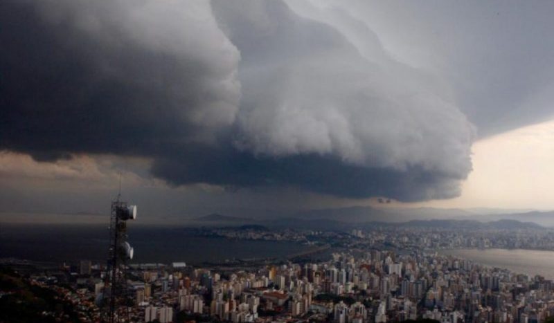 Ciclone bomba deve atingir os três estado do Sul do Brasil no início da próxima semana