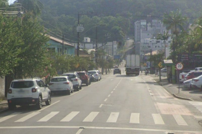 Homem estava escondido em cobertores 