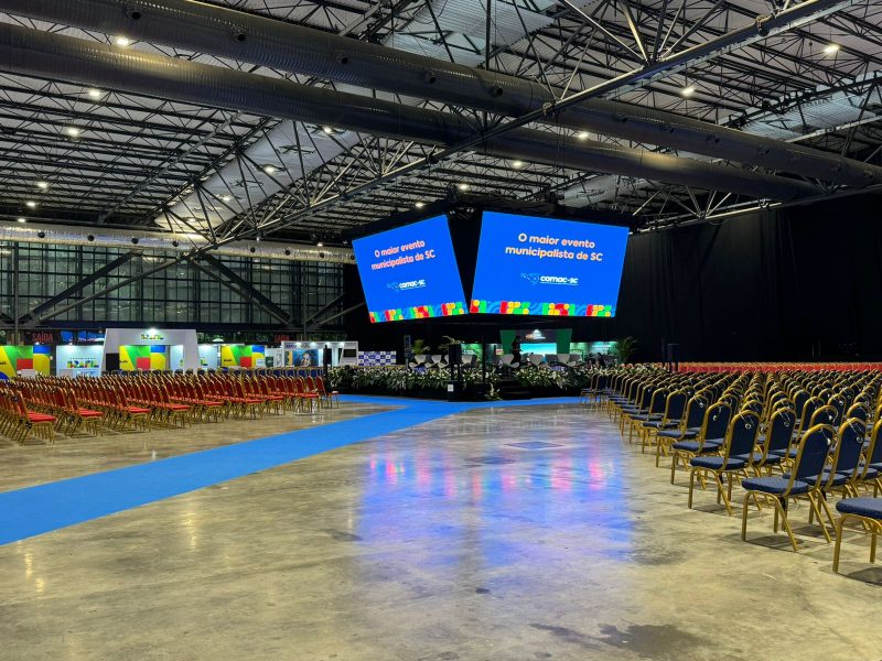 Imagem mostra expocentro pronto para receber Comac-SC