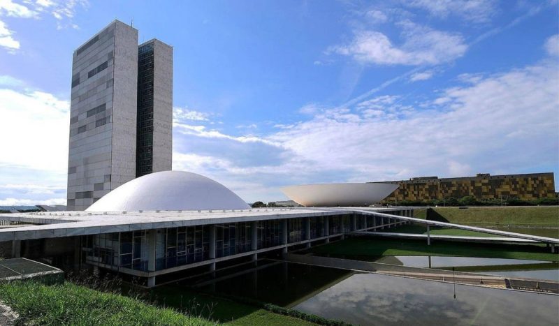 Proposta que prevê o fim da escala 6x1 ultrapassa número necessário de assinaturas e vai à discussão na Câmara dos Deputados