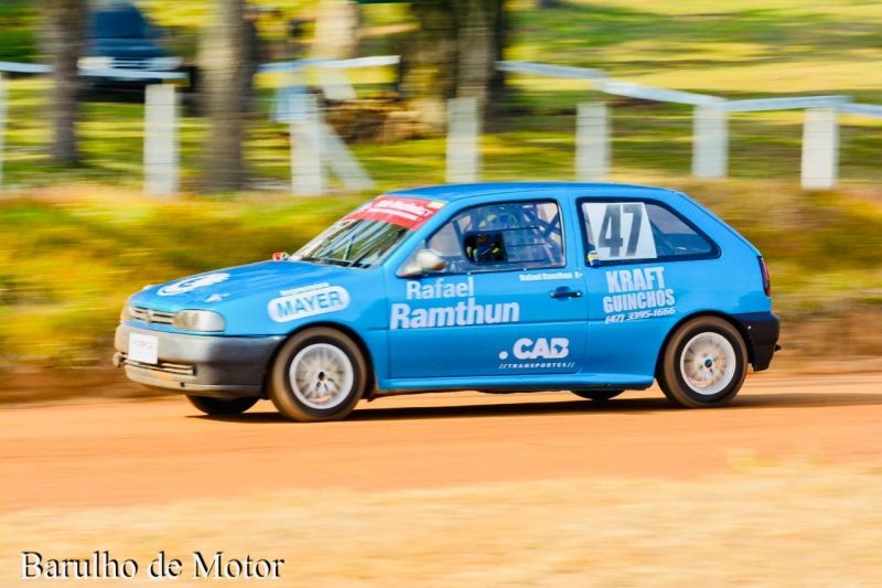 Carro utilizado por prefeito eleito em competições de automobilismo 