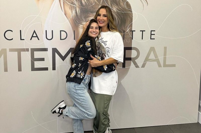 bailarina de Claudia Leitte com a cantora