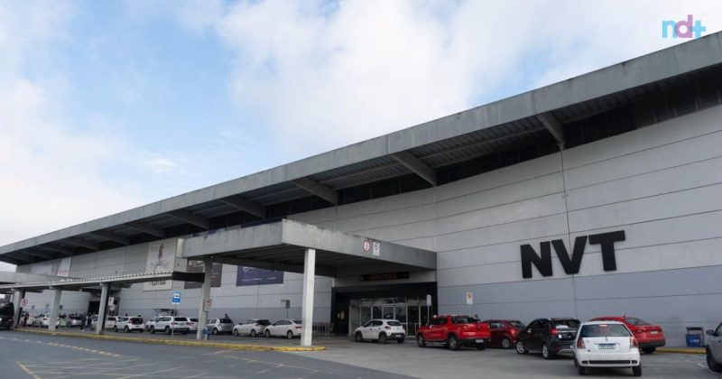 imagem da entrada do aeroporto de Navegantes