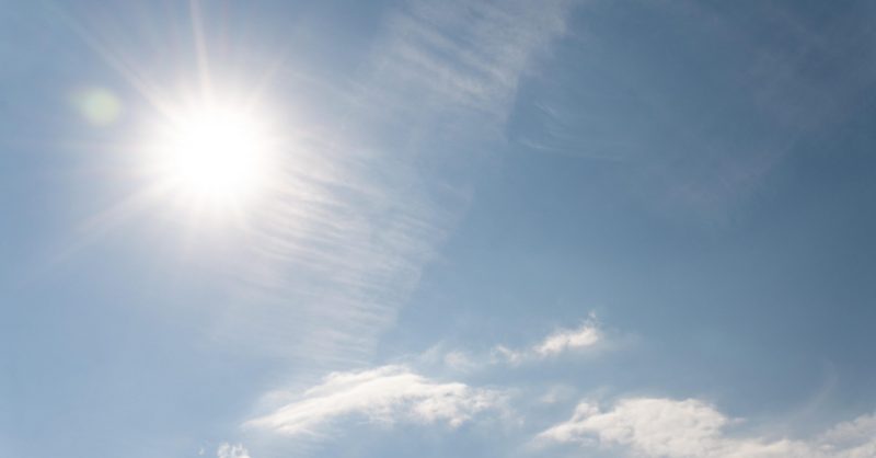 Céu ensolarado Imagem de um céu ensolarado, para ilustrar o tempo seco no início da semana