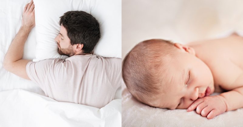 Homem dormindo de bruços e bebê dormindo em imagem