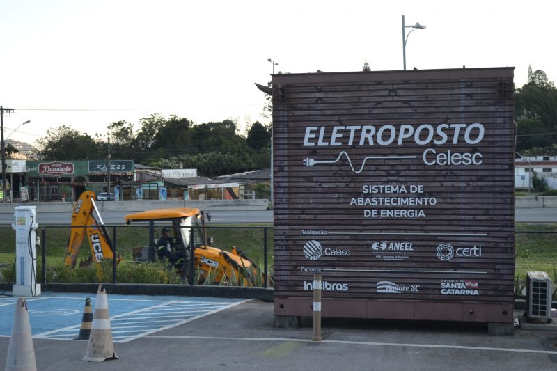 Eletroposto localizado em Florianópolis; dos seis da Grande Florianópolis, cinco são na Capital