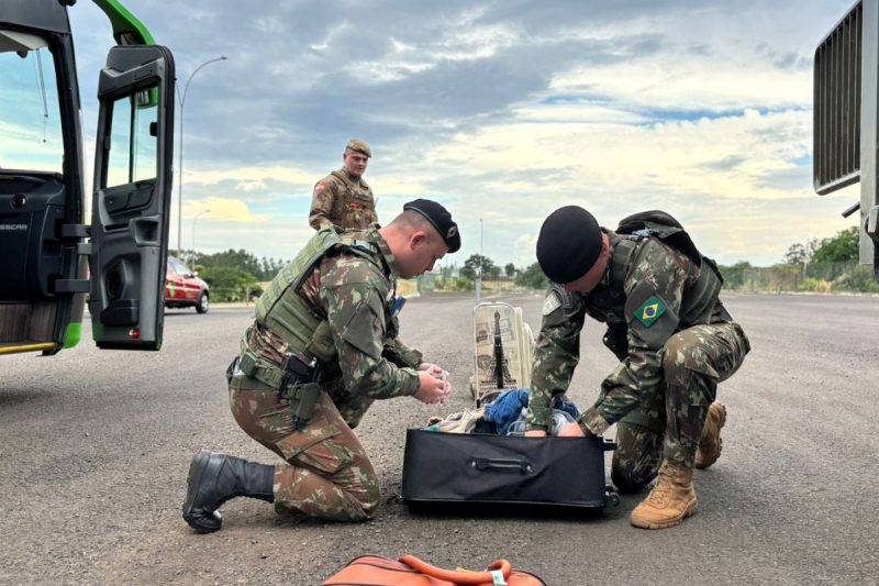 Furto de pistolas do Exército no Paraná mobiliza operação de busca no Oeste de SC