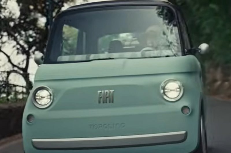 na imagem aparece o Fiat Topolino, um clássico que pode ser dirigido por adolescentes