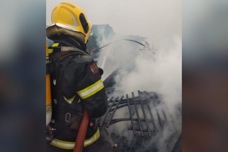 Combate incêndio em SC 