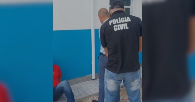 Policial Civil sendo preso