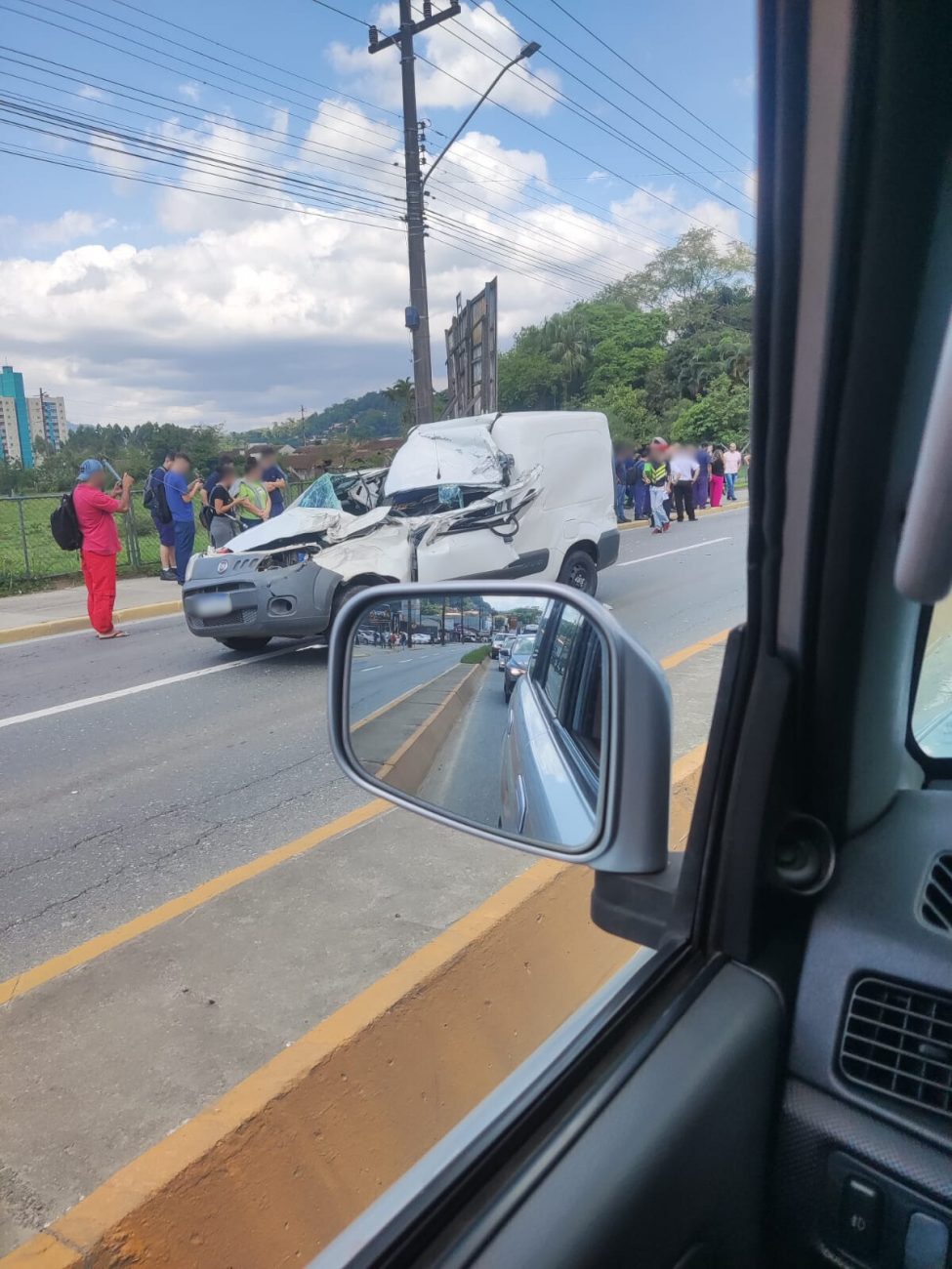 Acidente aconteceu na Avenida Prefeito Waldemar Grubba - Internet/Reprodução/ND