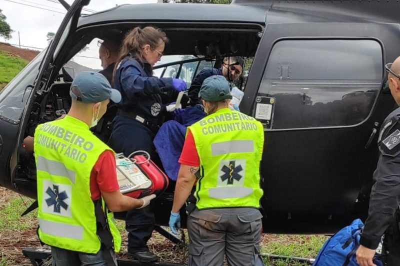 Trabalhador é prensado entre árvores e precisa ser socorrido de helicóptero em SC