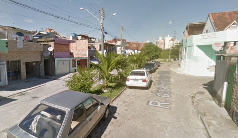 Homem foi morto a tiros no meio da rua com vários disparos na capital