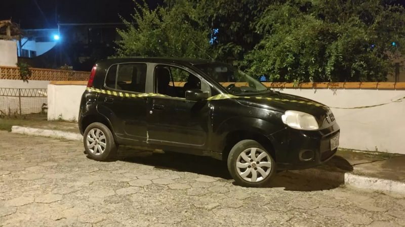 Carro onde corpo de mulher foi encontrado sem vida em dezembro de 2022