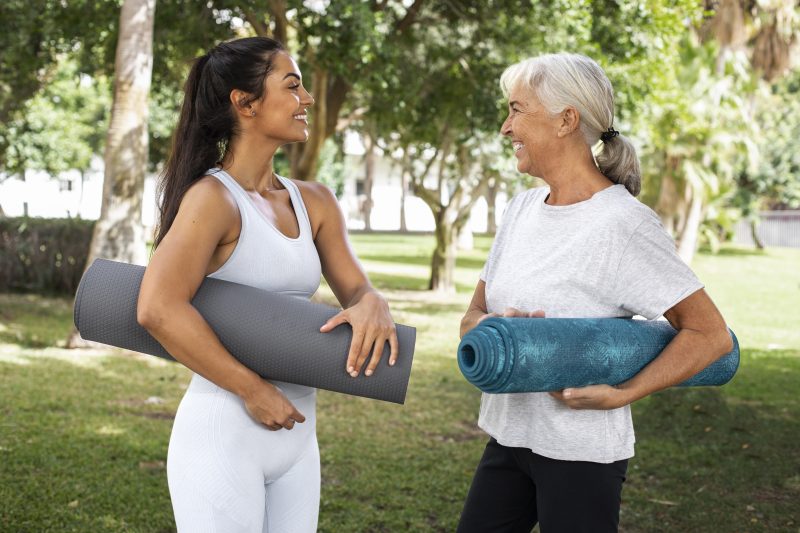 Pessoas bem-sucedidas indo praticar yoga