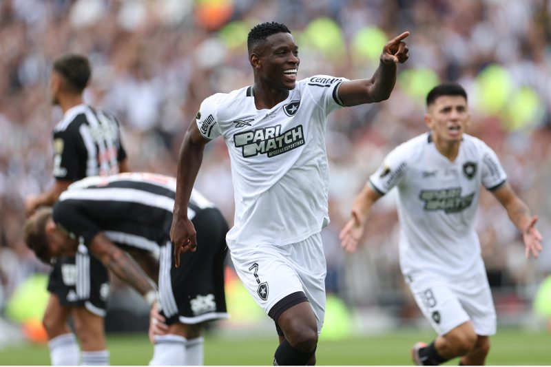 Luiz Henrique marcou um dos gols na vitória histórica do Botafogo &#8211; Foto: Vitor Silva/BFR