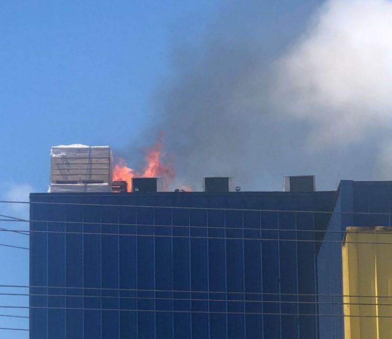 Incêndio em supermercado atacadista em Florianópolis