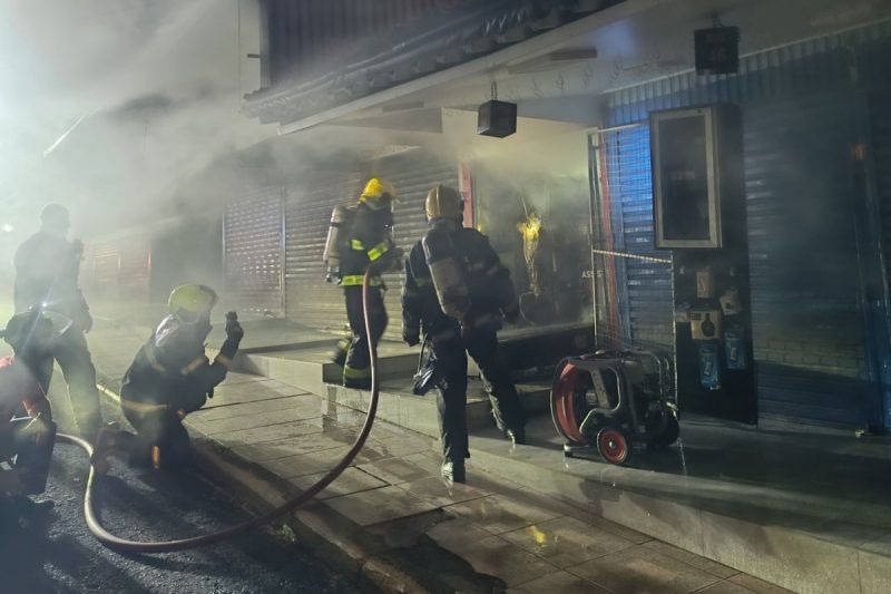 O incêndio de grandes proporções foi na noite de quinta.