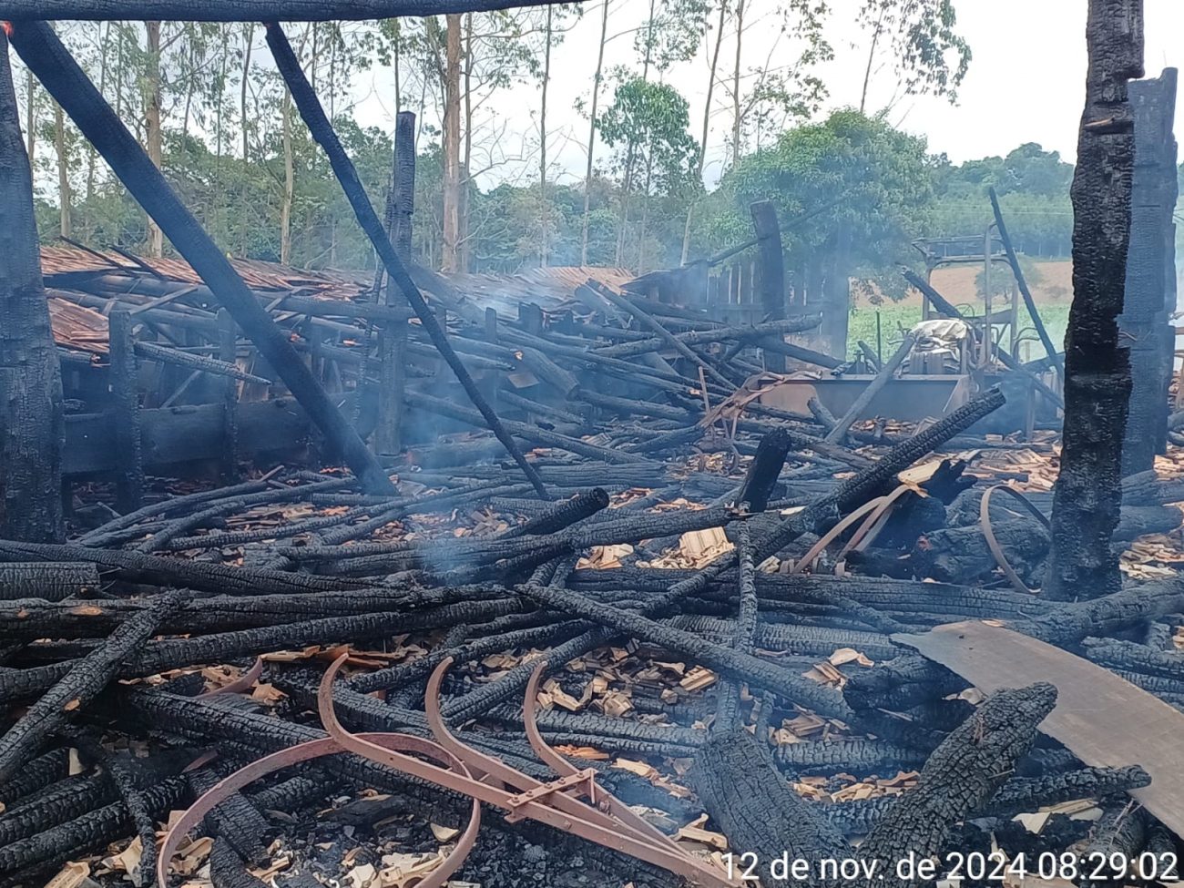 O fogo tomou grande parte do local - Bombeiros Militares/Reprodução/ND