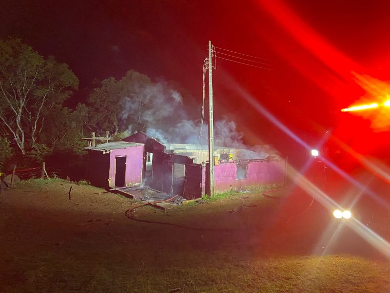 Incêndio destrói casa no interior de Xanxerê.