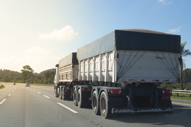 Roubo de cargas no Brasil afeta empresas, caminhoneiros e consumidores