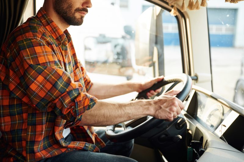 Por que existe uma escassez de motoristas de caminhão no Brasil?