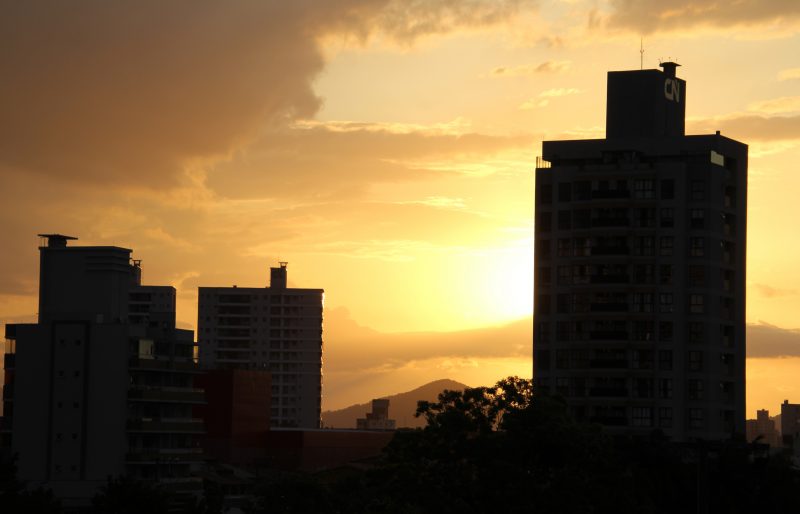 Imagem mostra cidade de Itajaí, que ficou entre as maiores gerações de emprego em SC